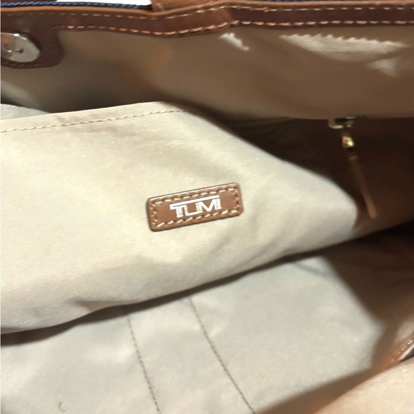 Tumi navy blue nylon shoulder handbag - Picture 9 of 9